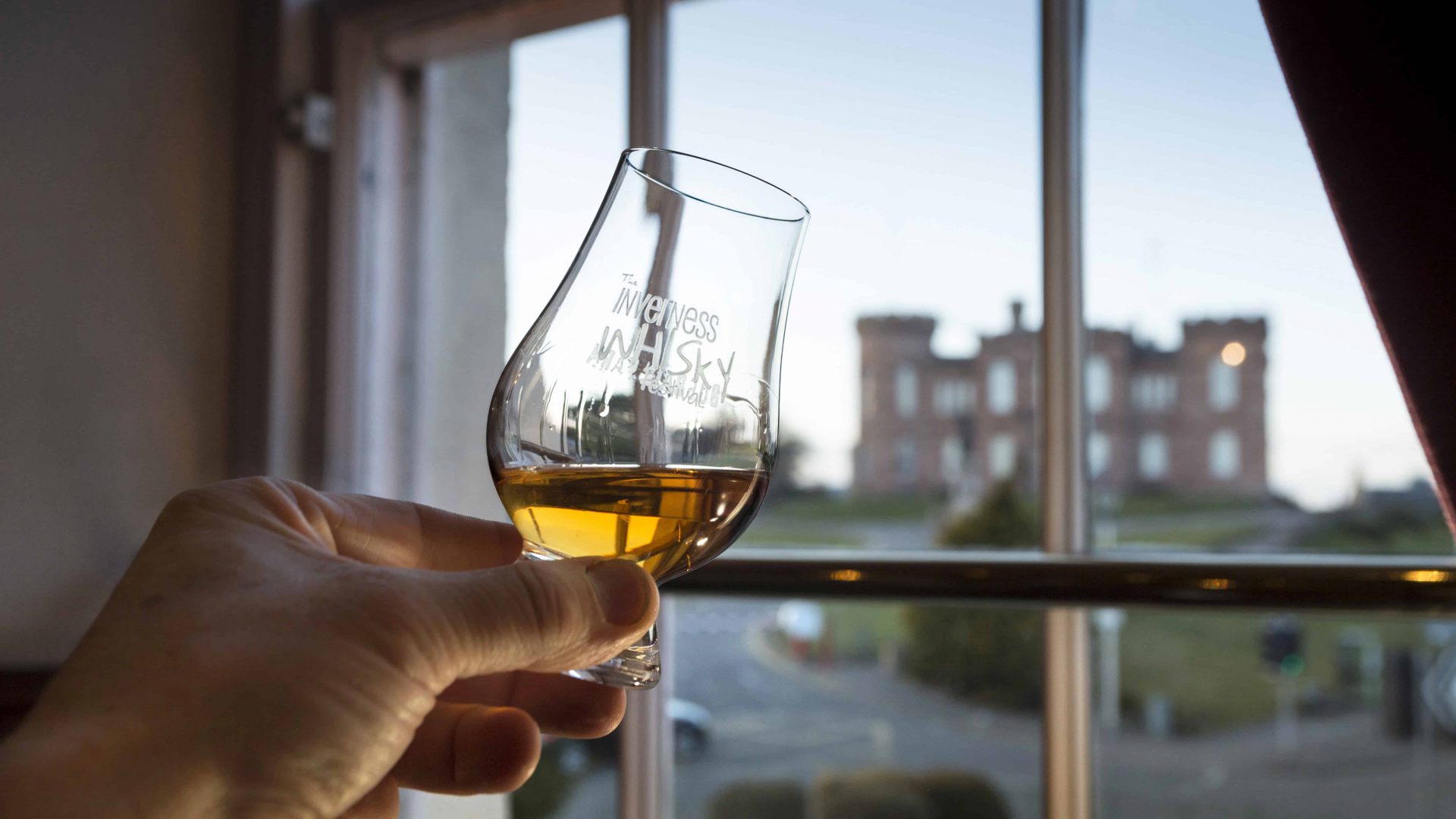 Inverness Whisky Festival, Highlands of Scotland. Inverness Whisky Festival, Inverness, Highlands of Scotland.
Whisky tasting in the Castle Tavern as part of the Festival's Mystery Whisky Tour.