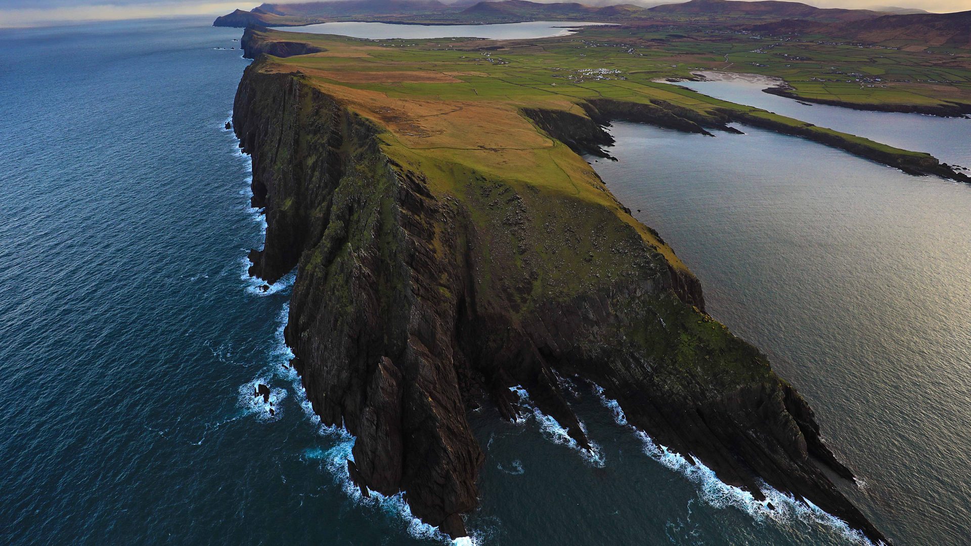 Dingle Ceann Sibeal Location1 Location of Star Wars: The Last Jedi (also known as Star Wars: Episode VIII – The Last Jedi) written and directed by Rian Johnson. It is the second film in the Star Wars sequel trilogy.Ceann Sibéal or Sybil's Head, on the Dingle Peninsula, Co Kerry. Replicating the The monastic Island of Skellig Michael which was founded in 588 by Saint Fionán, for 600 years the island was a centre of monastic life for Irish Christian monks. located 12 kilometres off the coast County Kerry’s Inveragh Peninsula. Skellig Michael is the most spectacular of all the early medieval island monastic sites. The monastery consisting of six beehive huts, is situated almost at the summit of the 230-metre-high rock. It became a UNESCO World Heritage Site in 1996 and is one of Europe's better known but least accessible monasteries. Skellig Michael is the most spectacular of all the early medieval island monastic sites. Skellig Michael (Sceilig Mhicíl in Irish) and Great Skellig. The word Scellic means a steep rock.Photo:Valerie O’Sullivan/FREE PIC/REPRO FREE;